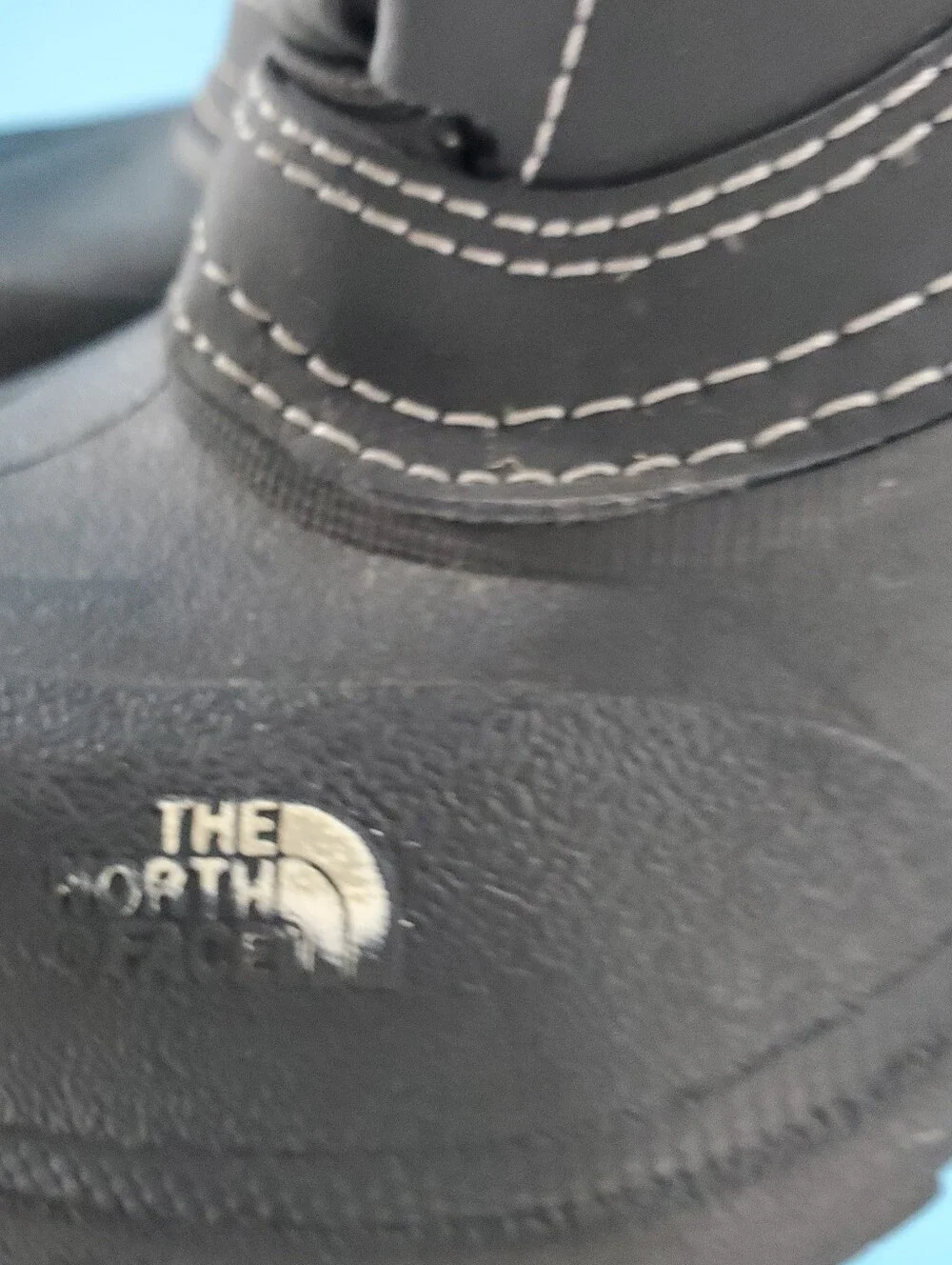 North Face boy's weatherproof snow boots 11